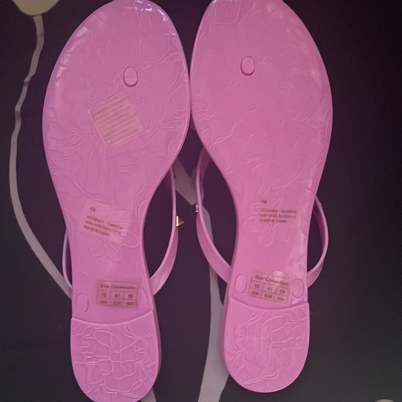 Pink flip flops - Picture 2 of 6